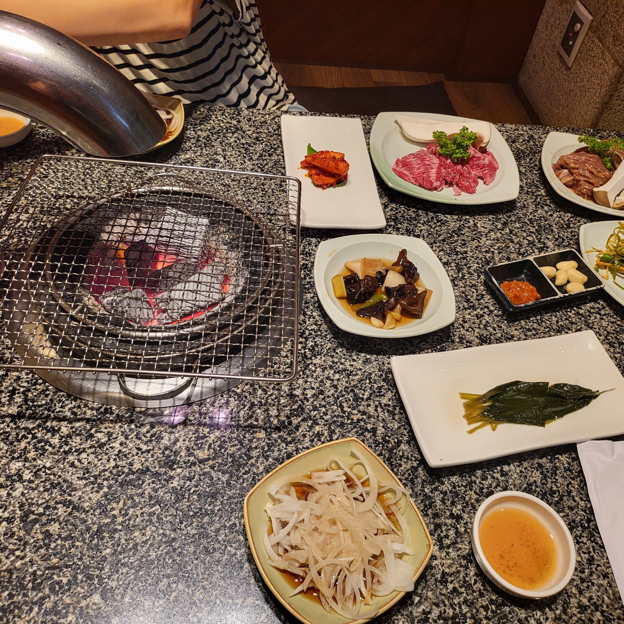 전체적으로 맛있고 깔끔함.
음식이 매우 빨리 나와서 빠르게 먹게 됨. 식사류도 바로 나옴.