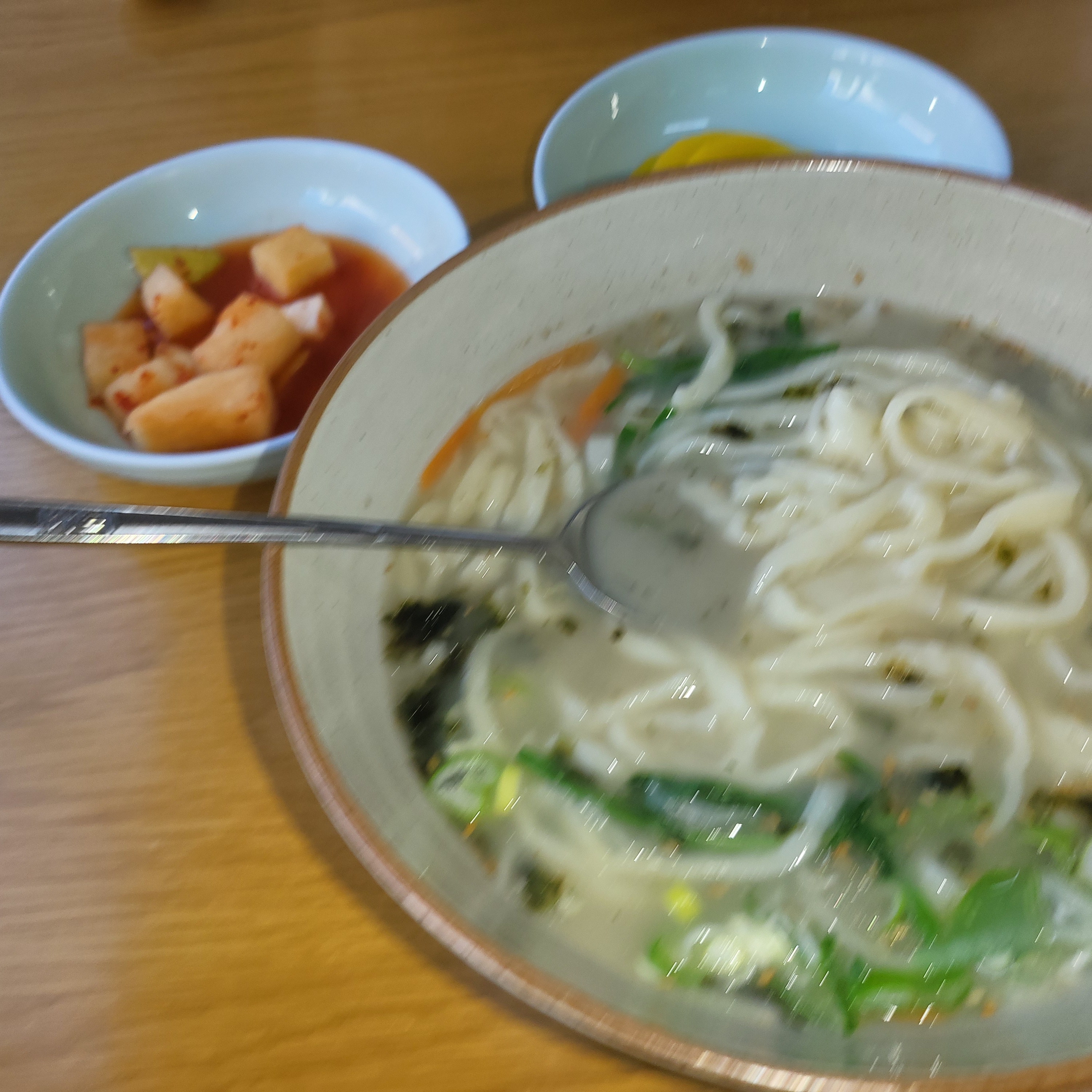 맛에 비해 가성비 좋다. 맛은 기본 중에 기본. 가격외엔 줄 설 정도는 아님