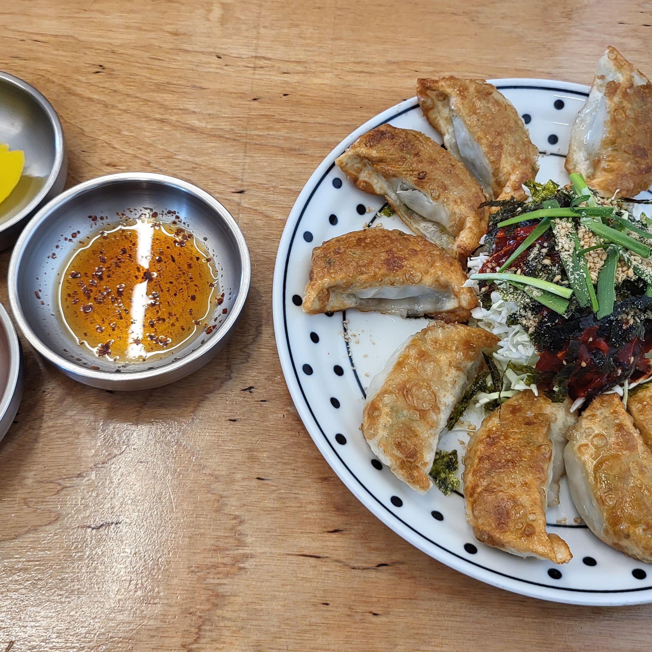 군만두가 특별함.
직접 만든다고 함