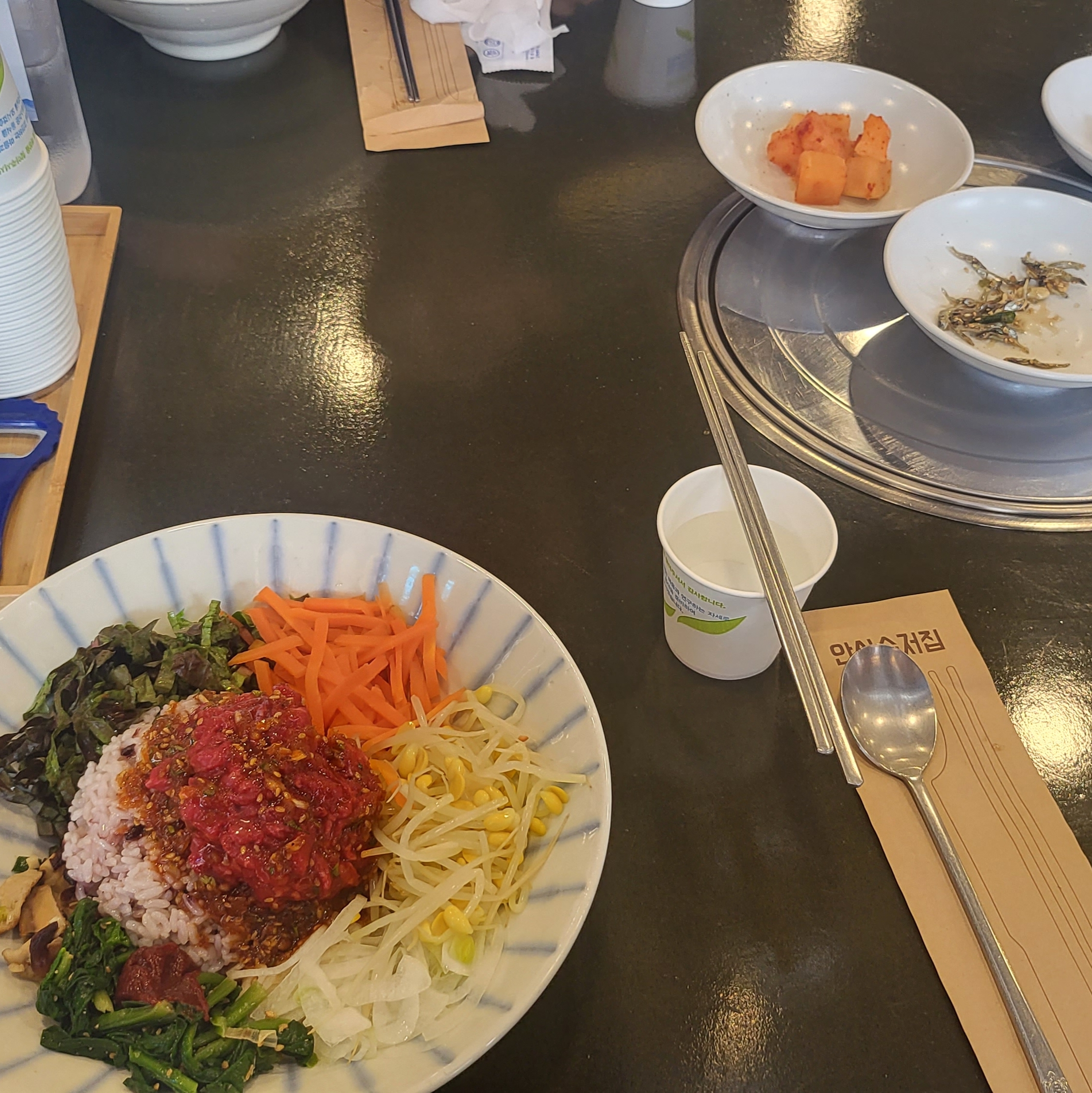 전체적으로 간이 좀 밋밋하지만 맛나다.