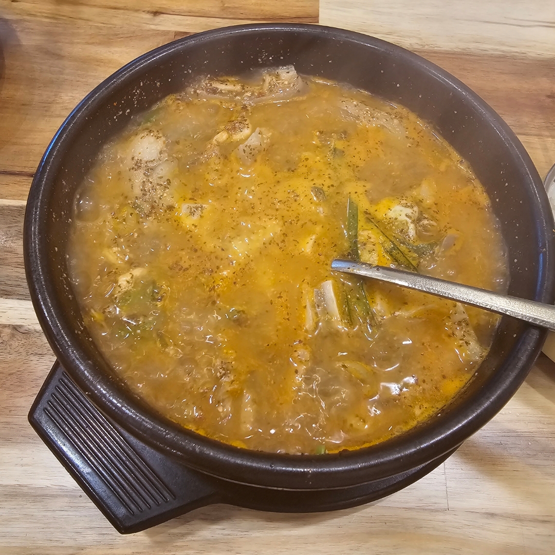 들깨를 추가해 먹고 싶다면 술국이나 순대
전 국밥 메뉴가 맛이 슴슴함
순대는 피순대도 있음