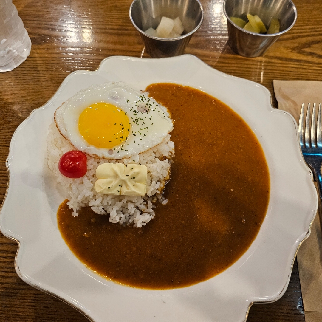 근방에서 싼 편.
밥이랑 카레 한번 리필 가능