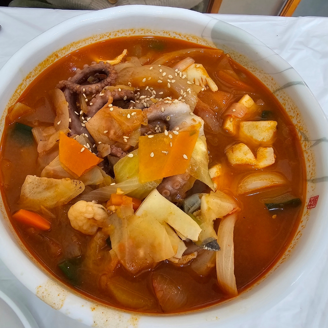 낙지가 유명하다
낚지짬뽕 맛남.
