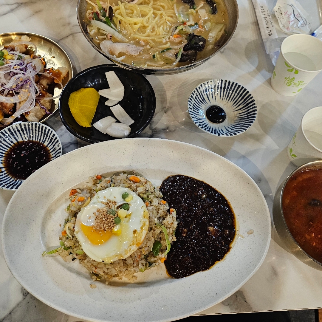 가성비, 맛 최고, 점심엔 줄서야함. 저녁에도 대기 좀 있음