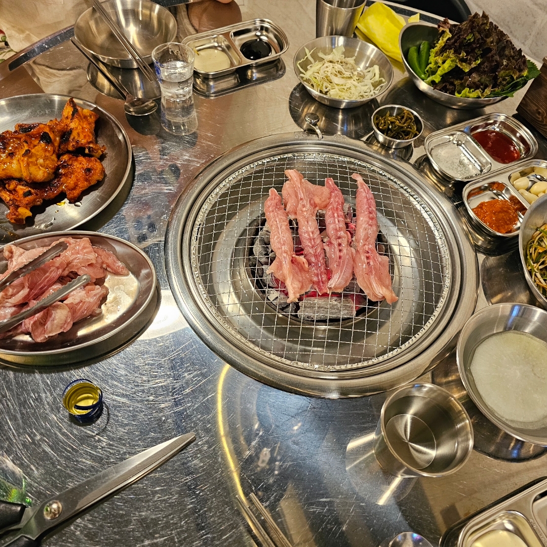 맛 없을 수가 없다.