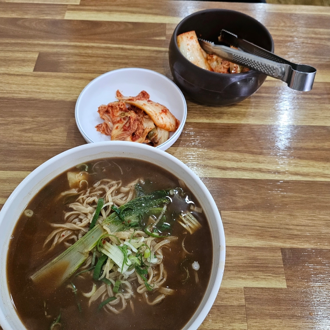 면이 넘 불어서 생각보다 별로.
수제비가 더 나을듯.
막걸리랑 어울린다고 함