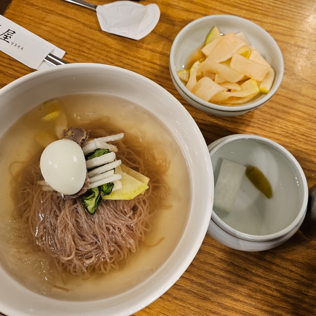 국물 맛 있음.
면은 그저.
다른게 더 맛있어 보임